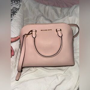 Micheal kors shoulder crossbody